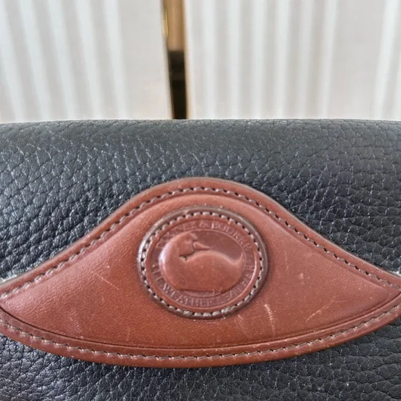 Vintage Dooney & Bourke Pebbled Leather Black and Tan Wallet Kiss Lock - Picture 5 of 11